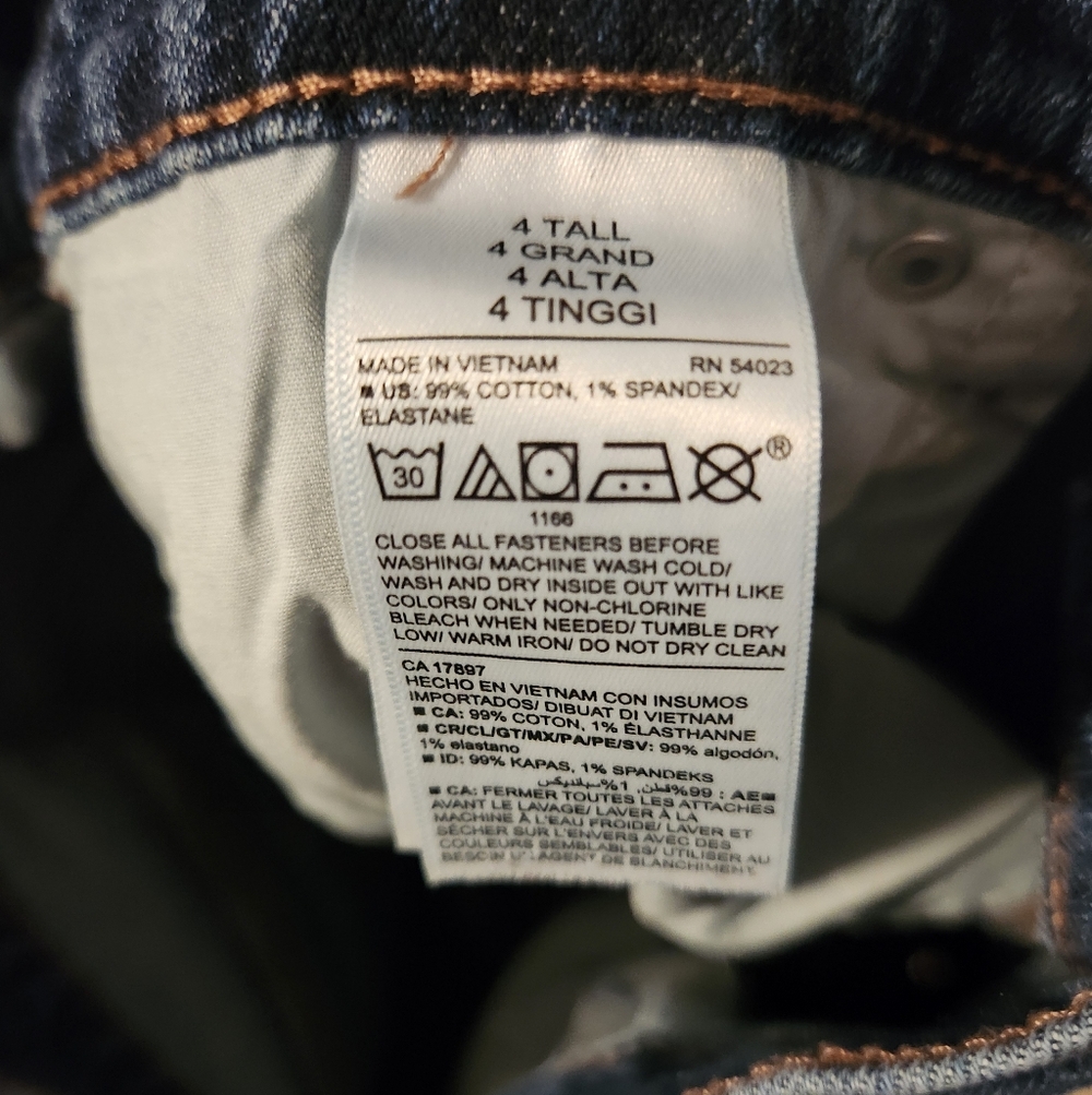 Old Navy Tall Mid-rise Boyfriend Jeans - Picture 4 of 4